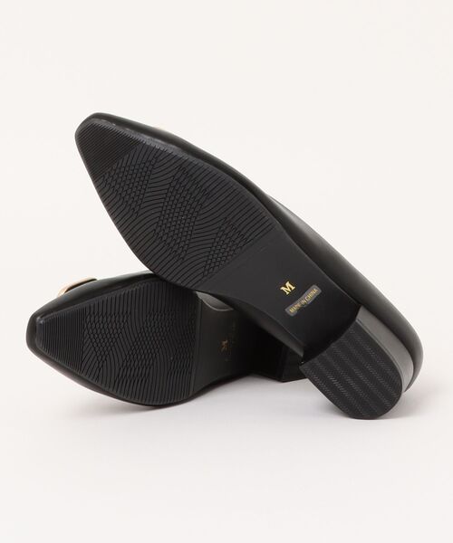 Doux archives(ドゥアルシーヴ)の「ゴールドバックルポインテッドパンプス(パンプス・レディース・アイボリー/ブラック・MEDIUM/LARGE)」の4枚目の写真