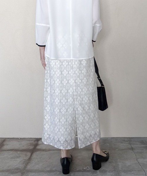 Doux archives(ドゥアルシーヴ)の「ゴールドバックルポインテッドパンプス(パンプス・レディース・アイボリー/ブラック・MEDIUM/LARGE)」の9枚目の写真