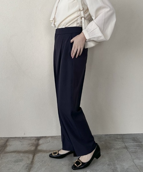 Doux archives(ドゥアルシーヴ)の「ゴールドバックルポインテッドパンプス(パンプス・レディース・アイボリー/ブラック・MEDIUM/LARGE)」の12枚目の写真