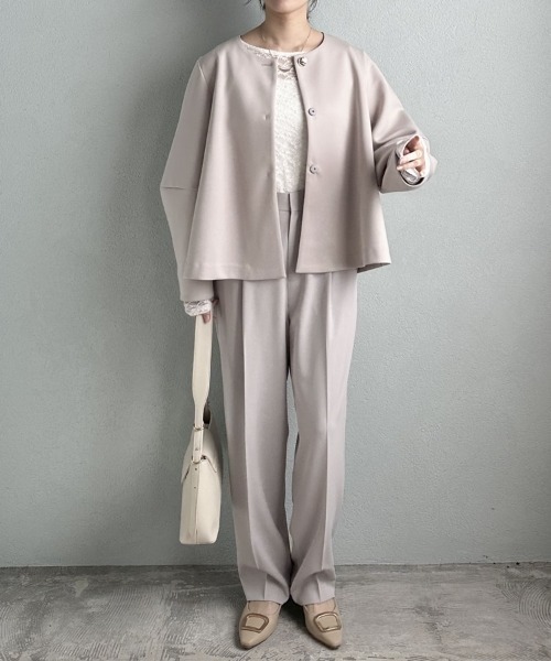 Doux archives(ドゥアルシーヴ)の「ゴールドバックルポインテッドパンプス(パンプス・レディース・アイボリー/ブラック・MEDIUM/LARGE)」の14枚目の写真