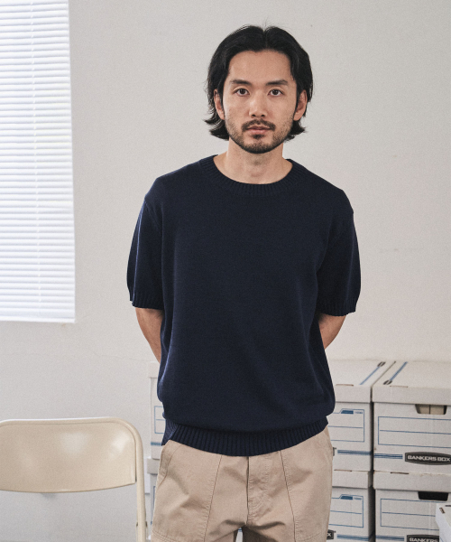 MANNERGRAM（マナーグラム）の「ソフトコットン100 3PLY ラウンド 半袖ニット - 4カラー（Tシャツ/カットソー・メンズ・ダークネイビー/ブラック/アイボリー/グレー・MEDIUM/LARGE/X-LARGE/XX-LARGE）」の9枚目の写真