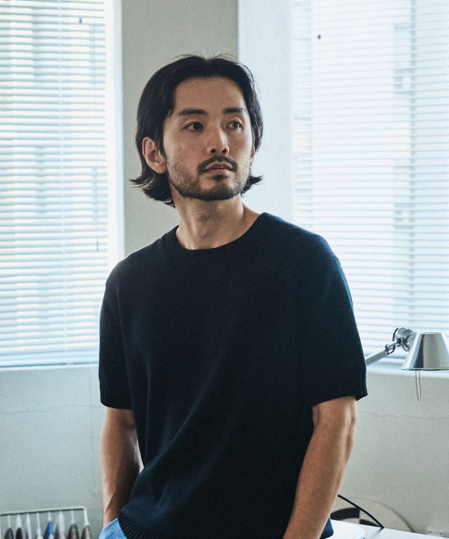 MANNERGRAM（マナーグラム）の「ソフトコットン100 3PLY ラウンド 半袖ニット - 4カラー（Tシャツ/カットソー・メンズ・ダークネイビー/ブラック/アイボリー/グレー・MEDIUM/LARGE/X-LARGE/XX-LARGE）」の12枚目の写真