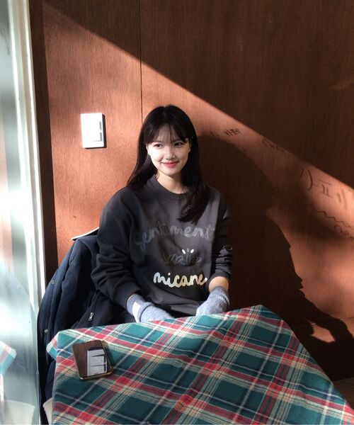 MICANE(ミケーネ)の「センティメンタルグラス スウェットシャツ(スウェット・レディース・クリーム/チャコール・X-LARGE/SMALL/MEDIUM/LARGE)」の4枚目の写真