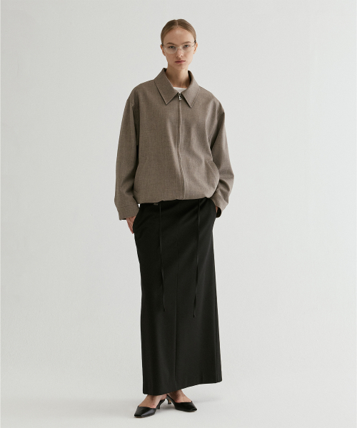 FROMWHERE(フロムウェア)の「Elastic Hem Zip-Up Bomber Jacket Beige(ブルゾン・レディース・その他・FREE)」の2枚目の写真