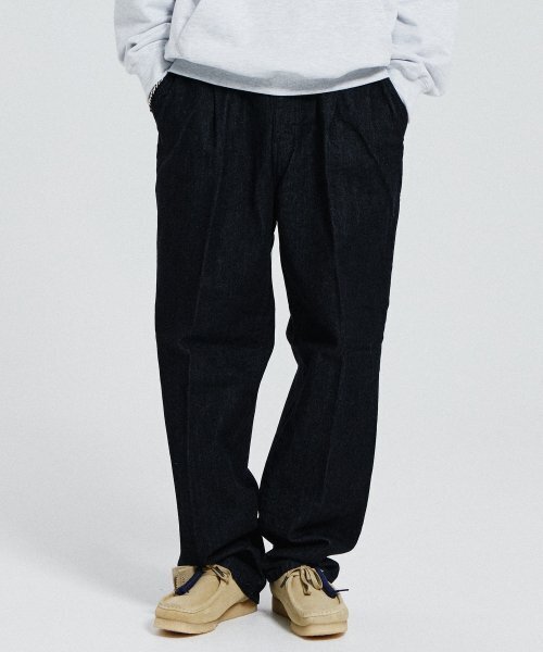 DE GRAND MATIN（ディグランドマーティン）の「WIDE BANDING ONE TUCK DENIM PANTS_BLACK（デニムパンツ・メンズ・その他・MEDIUM/LARGE）」の2枚目の写真