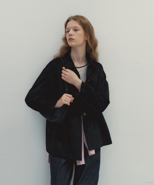 NEEV(ニーヴ)の「Modern Suede Half Jacket (Black)(その他アウター・レディース・その他・FREE)」の3枚目の写真