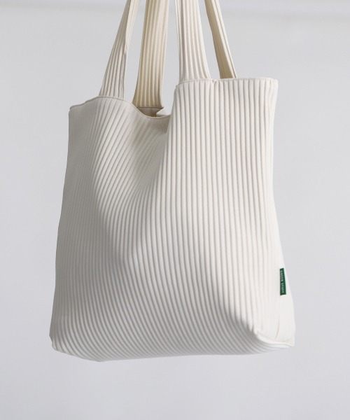 GREEN STUFF(グリーンスタッフ)の「easygoing modern bag 67 - pleats ivory(エコバッグ/サブバッグ・レディース・その他・FREE)」の3枚目の写真