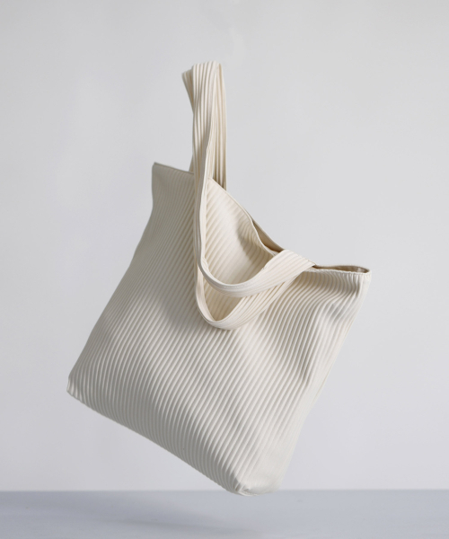 GREEN STUFF(グリーンスタッフ)の「easygoing modern bag 67 - pleats ivory(エコバッグ/サブバッグ・レディース・その他・FREE)」の4枚目の写真