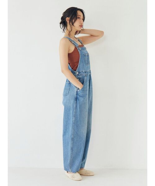 Ungrid(アングリッド)の「カーブシルエットデニムサロペット(つなぎ/オールインワン・レディース・ブラック/ブルー・SMALL/MEDIUM)」の6枚目の写真