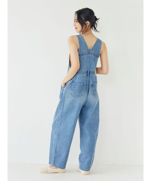 Ungrid(アングリッド)の「カーブシルエットデニムサロペット(つなぎ/オールインワン・レディース・ブラック/ブルー・SMALL/MEDIUM)」の7枚目の写真