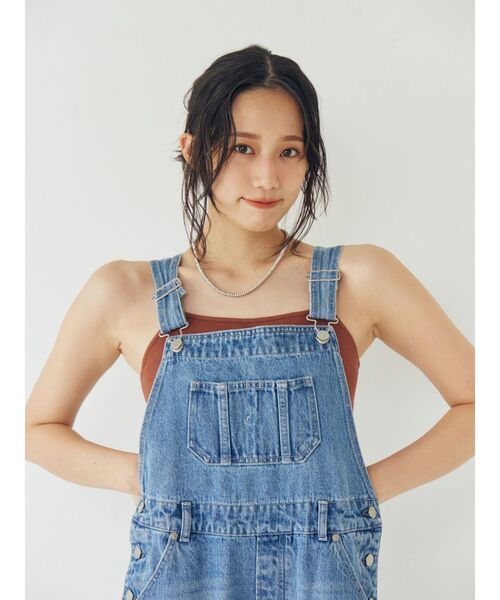 Ungrid(アングリッド)の「カーブシルエットデニムサロペット(つなぎ/オールインワン・レディース・ブラック/ブルー・SMALL/MEDIUM)」の8枚目の写真