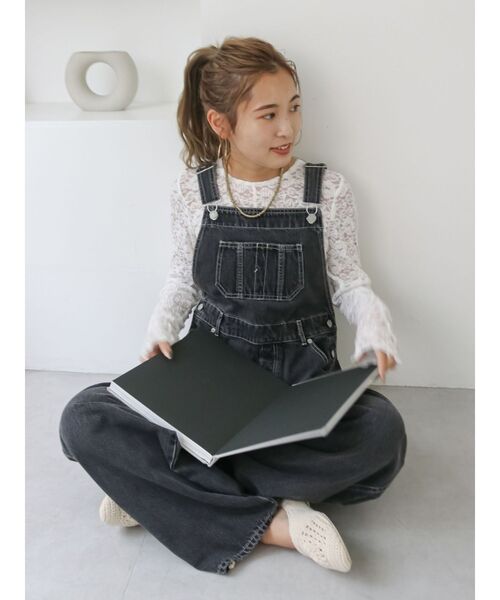 Ungrid(アングリッド)の「カーブシルエットデニムサロペット(つなぎ/オールインワン・レディース・ブラック/ブルー・SMALL/MEDIUM)」の17枚目の写真