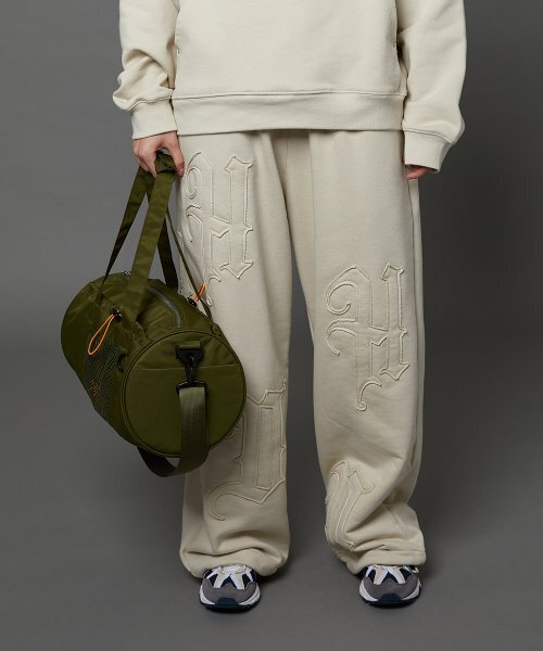 HOODHOOD(フッドフッド)の「シグネチャーロゴスポーティダッフルバッグカーキ(ボストンバッグ・レディース・その他・FREE)」の4枚目の写真