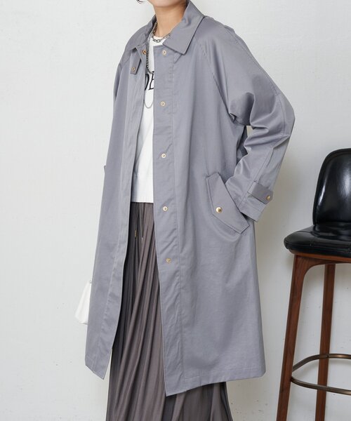 Jena espace merveilleux（ジェナ　エスパスメルヴェイユ）の「【着方で変わる】2WAYスタンドネックコート（ステンカラーコート・レディース・グレー/ライトベージュ・FREE）」の2枚目の写真
