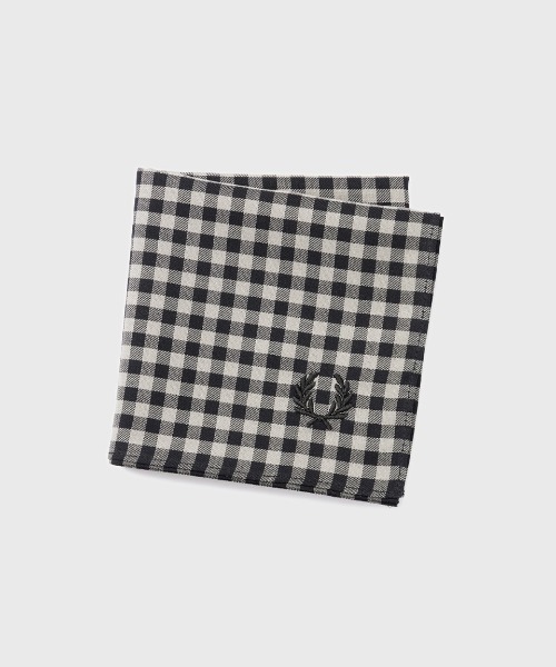 FRED PERRY(フレッドペリー)の「Handkerchief/フレッドペリーハンカチ(ハンカチ/ハンドタオル・メンズ・セージグリーン/ブラック・ONE SIZE)」の2枚目の写真