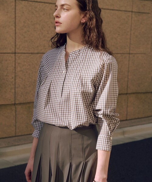 J.PRESS Ladies(J.プレス レディス)の「【WEB限定カラーあり】コンパクトエステネージュ スキッパー ブラウス(シャツ/ブラウス・レディース・ピンク系1/サックスブルー系1/サックスブルー系2/ブラウン系3/ネイビー系3・XS)」の6枚目の写真