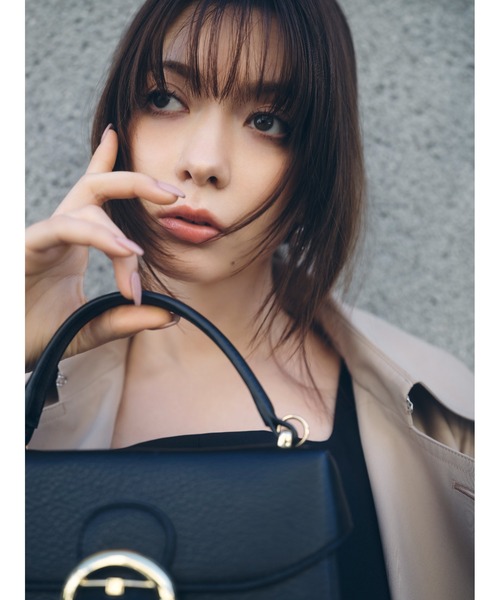 FRAY I.D(フレイアイディー)の「トラペーズフラップバックルバッグ(ハンドバッグ・レディース・ブラック/ライトベージュ/マルチ/ライム・F)」の5枚目の写真