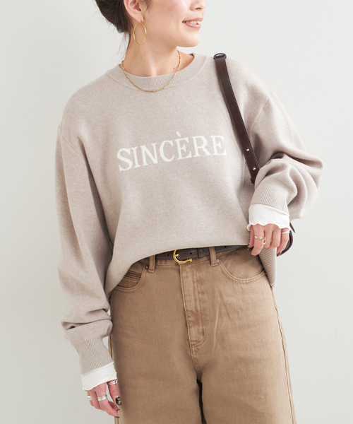 B.C STOCK（ベーセーストック）の「クルーネックロゴニット（ニット/セーター・レディース・イエロー/ベージュ/ネイビー・FREE）」の2枚目の写真
