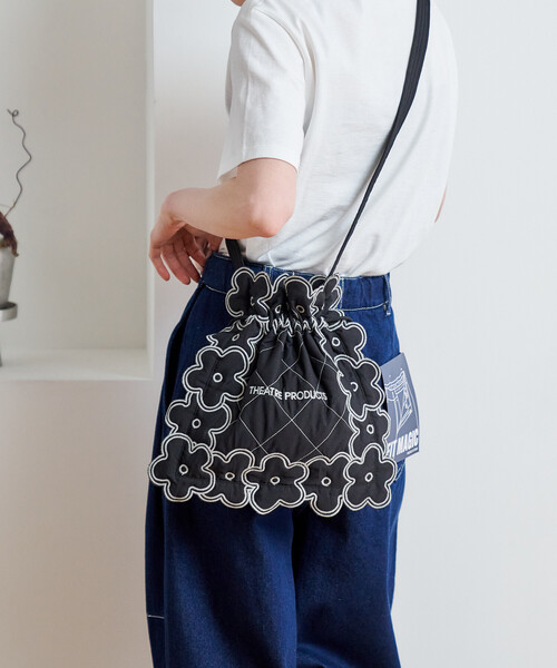 FREAK'S STORE(フリークスストア)の「THEATRE PRODUCTS × FREAK'S STORE/シアタープロダクツ 別注 配色ステッチ フラワー刺繍ショルダーバッグ(ショルダーバッグ・レディース・オフホワイト/ブラック・ONE SIZE)」の15枚目の写真