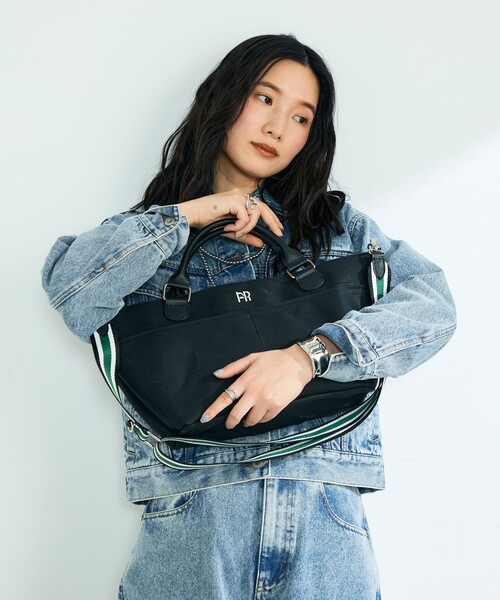 fredy emue（フレディエミュ）の「FRレザーハンドルキャンバストートバッグ（ショルダーバッグ・レディース・ブラック/アイボリー・FREE）」の2枚目の写真