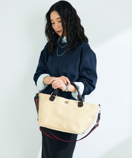 fredy emue（フレディエミュ）の「FRレザーハンドルキャンバストートバッグ（ショルダーバッグ・レディース・ブラック/アイボリー・FREE）」の22枚目の写真