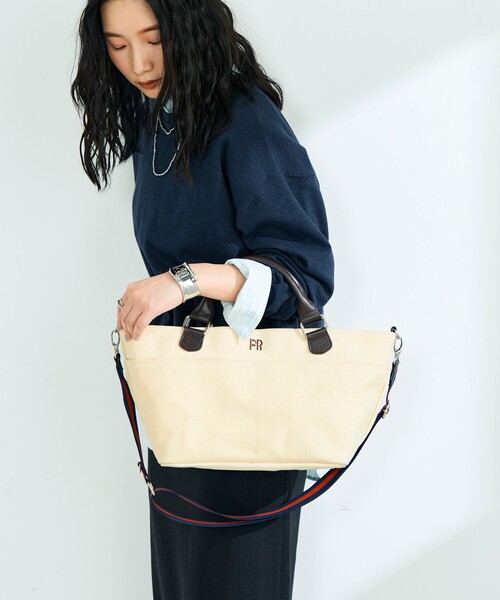 fredy emue（フレディエミュ）の「FRレザーハンドルキャンバストートバッグ（ショルダーバッグ・レディース・ブラック/アイボリー・FREE）」の21枚目の写真