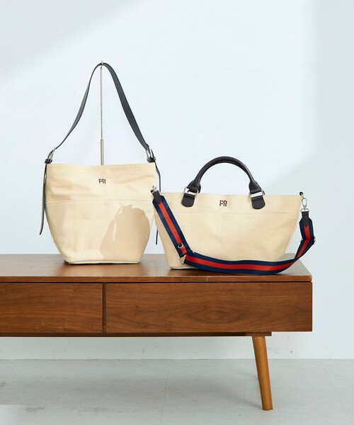 fredy emue（フレディエミュ）の「FRレザーハンドルキャンバストートバッグ（ショルダーバッグ・レディース・ブラック/アイボリー・FREE）」の20枚目の写真