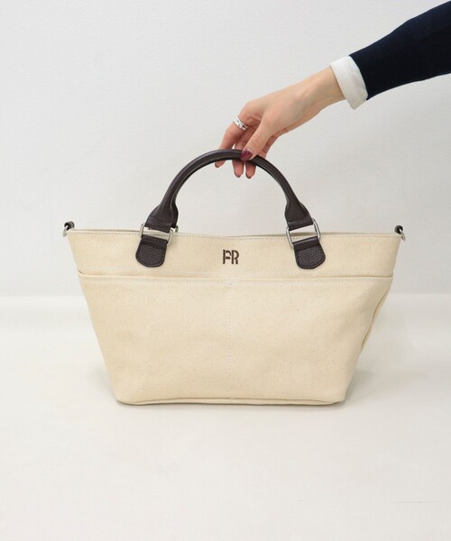 fredy emue（フレディエミュ）の「FRレザーハンドルキャンバストートバッグ（ショルダーバッグ・レディース・ブラック/アイボリー・FREE）」の13枚目の写真