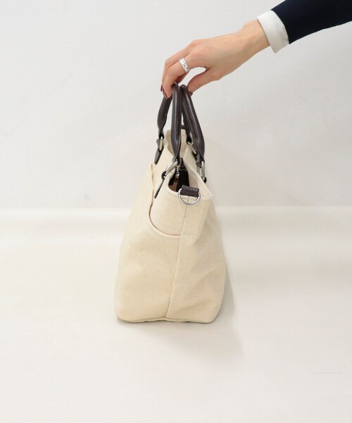 fredy emue（フレディエミュ）の「FRレザーハンドルキャンバストートバッグ（ショルダーバッグ・レディース・ブラック/アイボリー・FREE）」の12枚目の写真