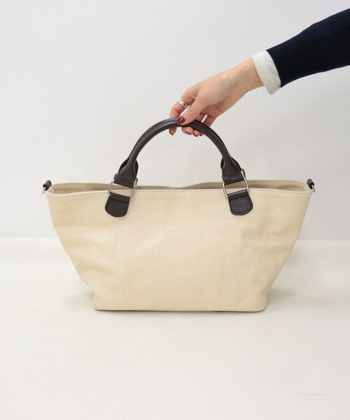 fredy emue（フレディエミュ）の「FRレザーハンドルキャンバストートバッグ（ショルダーバッグ・レディース・ブラック/アイボリー・FREE）」の11枚目の写真