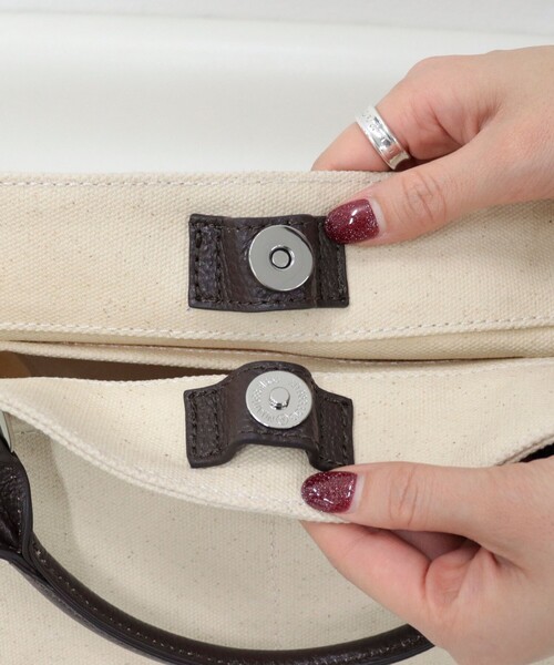 fredy emue（フレディエミュ）の「FRレザーハンドルキャンバストートバッグ（ショルダーバッグ・レディース・ブラック/アイボリー・FREE）」の7枚目の写真