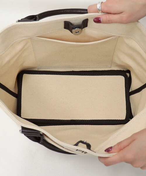 fredy emue（フレディエミュ）の「FRレザーハンドルキャンバストートバッグ（ショルダーバッグ・レディース・ブラック/アイボリー・FREE）」の6枚目の写真