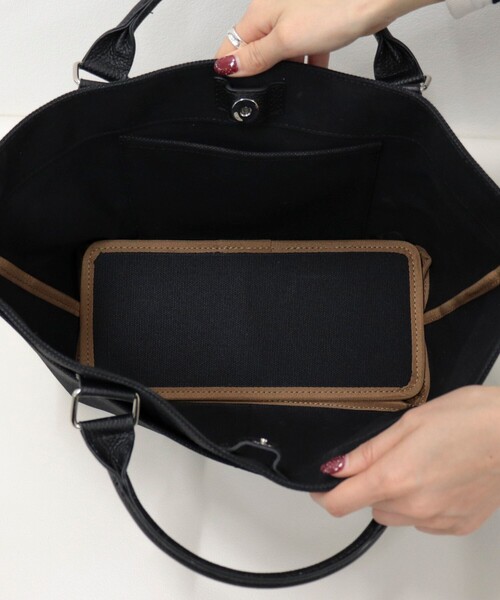 fredy emue（フレディエミュ）の「FRレザーハンドルキャンバストートバッグ（ショルダーバッグ・レディース・ブラック/アイボリー・FREE）」の3枚目の写真