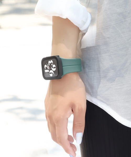 Urban Coral(アーバンコーラル)の「Apple Watch Band / アップルウォッチ マグネットバックルシリコンバンド / Urban Coral(デジタル腕時計・レディース・ワイン系/ブラック系その他/グレー系その他/ゴールド系その他2/ブラック系その他2/グリーン系その他/ゴールド系その他/グレー系その他2/グレー系その他3/グレー系その他4/グリーン系その他2・40mm/44mm)」の1枚目の写真