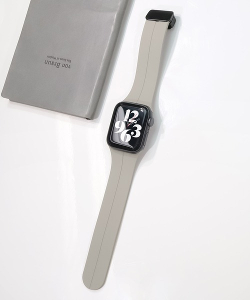 Urban Coral(アーバンコーラル)の「Apple Watch Band / アップルウォッチ マグネットバックルシリコンバンド / Urban Coral(デジタル腕時計・レディース・ワイン系/ブラック系その他/グレー系その他/ゴールド系その他2/ブラック系その他2/グリーン系その他/ゴールド系その他/グレー系その他2/グレー系その他3/グレー系その他4/グリーン系その他2・40mm/44mm)」の15枚目の写真