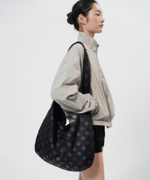 MUSINSA STANDARD WOMAN（ムシンサスタンダードウーマン）の「ウィメンズポルカドットホーボークロスバッグ[ブラック]（メッセンジャーバッグ）」