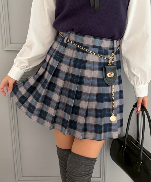 continuer de NICE CLAUP（コンティニューデナイスクラップ）の「チャーム付プリーツミニスカート（スカート・レディース・ブラック系その他/チャコールグレー/ブルー系その他/ブラック/ネイビー/グレー系その他2・FREE）」の6枚目の写真