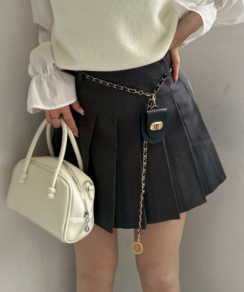 continuer de NICE CLAUP（コンティニューデナイスクラップ）の「チャーム付プリーツミニスカート（スカート・レディース・ブラック系その他/チャコールグレー/ブルー系その他/ブラック/ネイビー/グレー系その他2・FREE）」の4枚目の写真