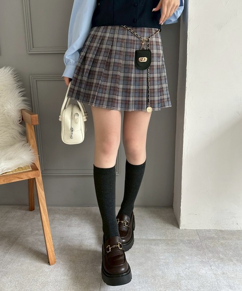 continuer de NICE CLAUP（コンティニューデナイスクラップ）の「チャーム付プリーツミニスカート（スカート・レディース・ブラック系その他/チャコールグレー/ブルー系その他/ブラック/ネイビー/グレー系その他2・FREE）」の5枚目の写真