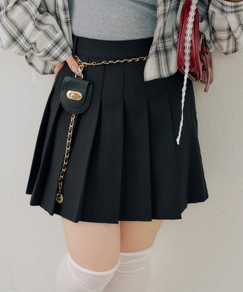 continuer de NICE CLAUP（コンティニューデナイスクラップ）の「チャーム付プリーツミニスカート（スカート・レディース・ブラック系その他/チャコールグレー/ブルー系その他/ブラック/ネイビー/グレー系その他2・FREE）」の2枚目の写真