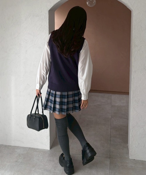 continuer de NICE CLAUP（コンティニューデナイスクラップ）の「チャーム付プリーツミニスカート（スカート・レディース・ブラック系その他/チャコールグレー/ブルー系その他/ブラック/ネイビー/グレー系その他2・FREE）」の21枚目の写真