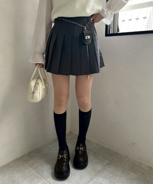 continuer de NICE CLAUP（コンティニューデナイスクラップ）の「チャーム付プリーツミニスカート（スカート・レディース・ブラック系その他/チャコールグレー/ブルー系その他/ブラック/ネイビー/グレー系その他2・FREE）」の12枚目の写真