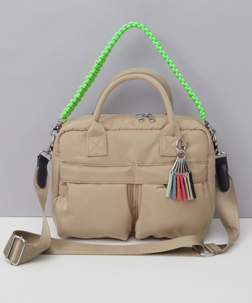 cheek(BAG)(チーク)の「撥水 3WAY ボストンショルダー ダブルポケット パフバッグ パディングバッグ(ショルダーバッグ・レディース・グレー/ブラック/カーキ/ベージュ・FREE)」の4枚目の写真