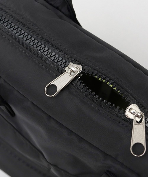 cheek(BAG)(チーク)の「撥水 3WAY ボストンショルダー ダブルポケット パフバッグ パディングバッグ(ショルダーバッグ・レディース・グレー/ブラック/カーキ/ベージュ・FREE)」の13枚目の写真
