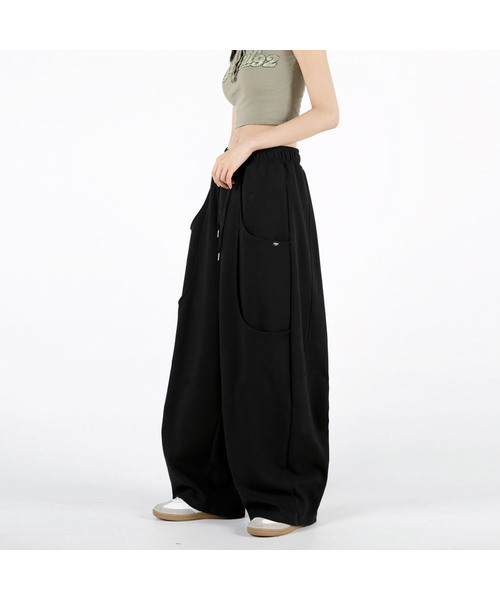 UMM(ウム)の「レディース ダブルポケットバルーンフィットトレーニングパンツ 3COLOR(スウェットパンツ・レディース・ブラック/モカ/グレー・F)」の2枚目の写真