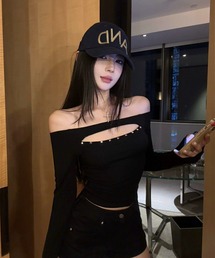 【EIZZ/アイズ】スタッズライン フロントカットアウト オフショルダー タイトトップス スリム ロンT