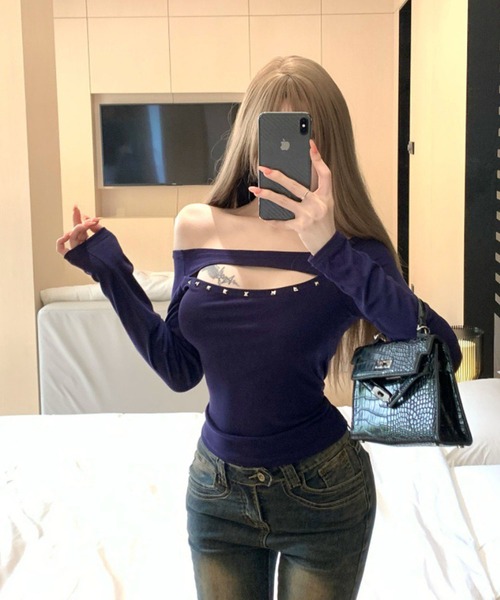 VIBGYOR（ヴィブジョー）の「【EIZZ/アイズ】スタッズライン フロントカットアウト オフショルダー タイトトップス スリム ロンT（Tシャツ/カットソー・レディース・ホワイト/パープル/ブラック・FREE）」の14枚目の写真