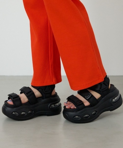 RODEO CROWNS WIDE BOWL（ロデオクラウンズワイドボウル）の「ボリュームソール テープサンダル（サンダル・レディース・ブラック/ブラウン系その他/ピンク・MEDIUM/LARGE）」の2枚目の写真