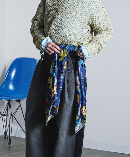 ROSE BUD（ローズバッド）の「(mici)PRINT SCARF（バンダナ/スカーフ・レディース・ブラウン/ネイビー・ONE SIZE）」の2枚目の写真