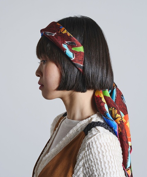 ROSE BUD（ローズバッド）の「(mici)PRINT SCARF（バンダナ/スカーフ・レディース・ブラウン/ネイビー・ONE SIZE）」の4枚目の写真